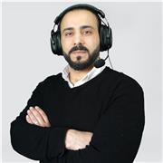 J'enseigne l'arabe aux adultes et aux enfants, et je parle également couramment l'anglais et d'origine arabe